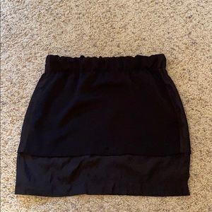 Women’s mixed material layer skirt